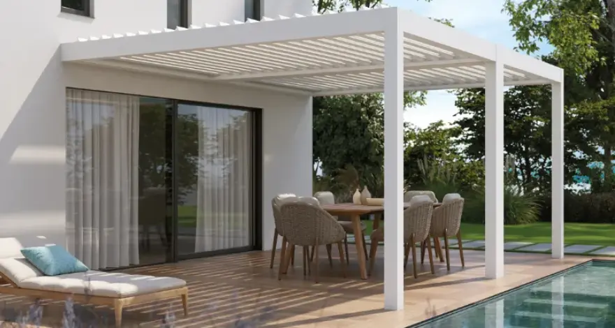 Pergola bioclimatica addossata aperta